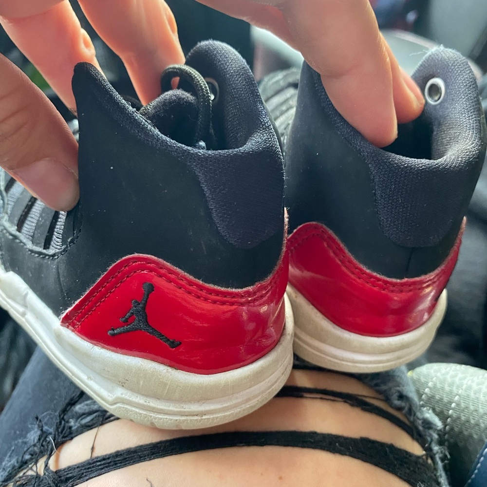 5c Jordan’s red and black